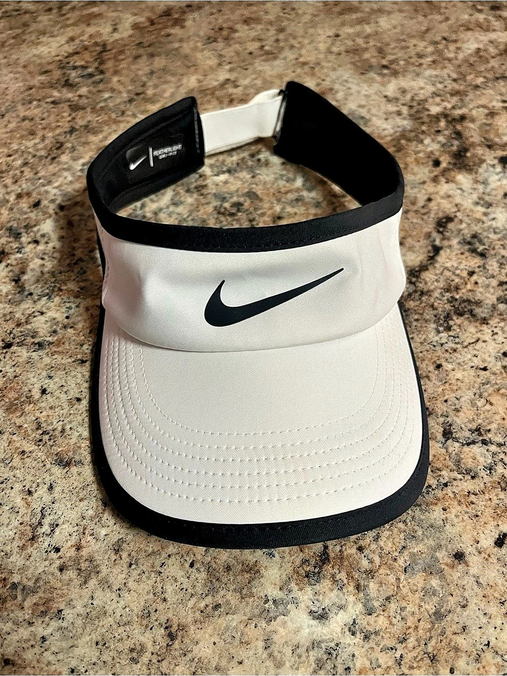 Nike Featherlight Dri-FIT White & Black Visor Like New